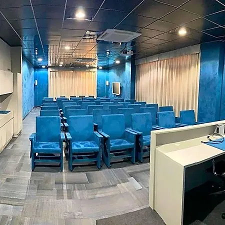 Tiby מלון