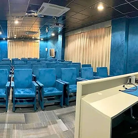 Tiby מלון