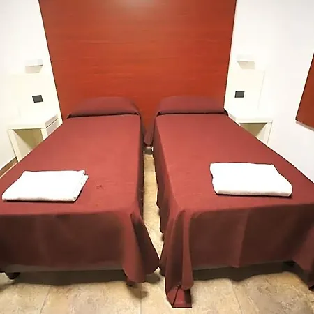 מלון Tiby 3*