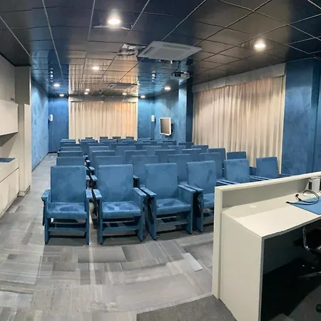 Tiby מלון