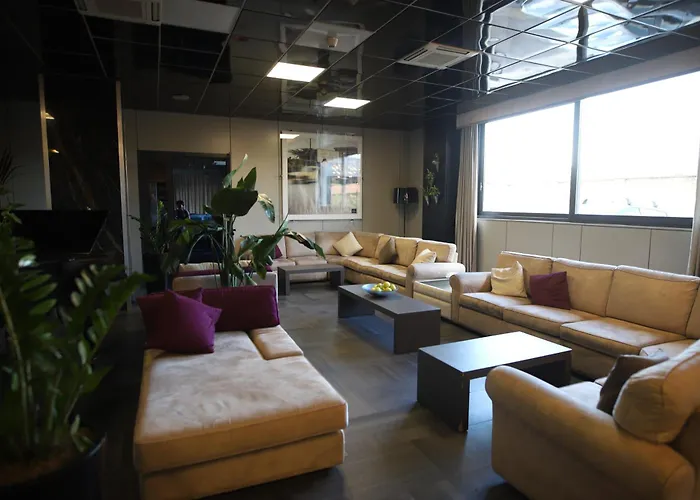 Отель Tiby Модена