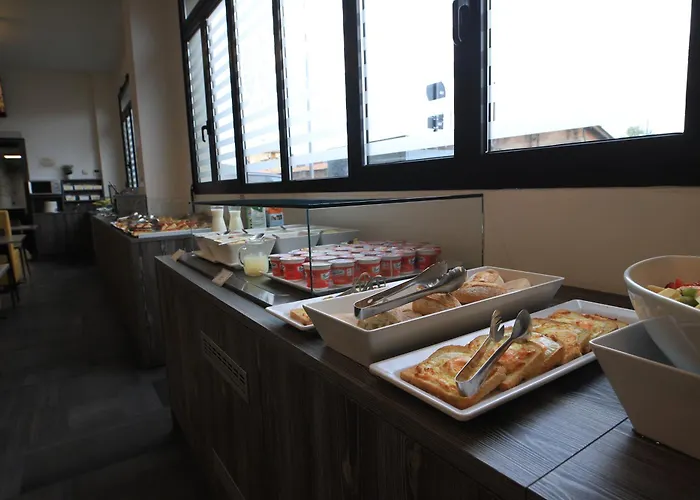 Отель Tiby Модена