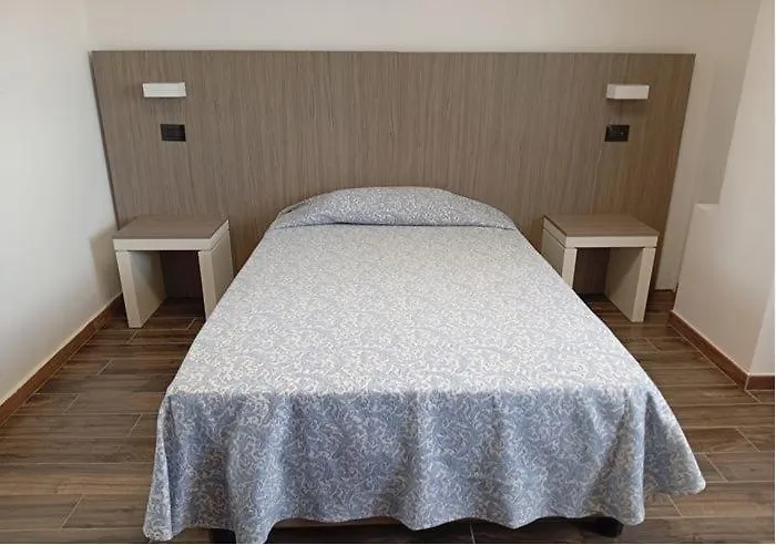 Tiby Отель Модена